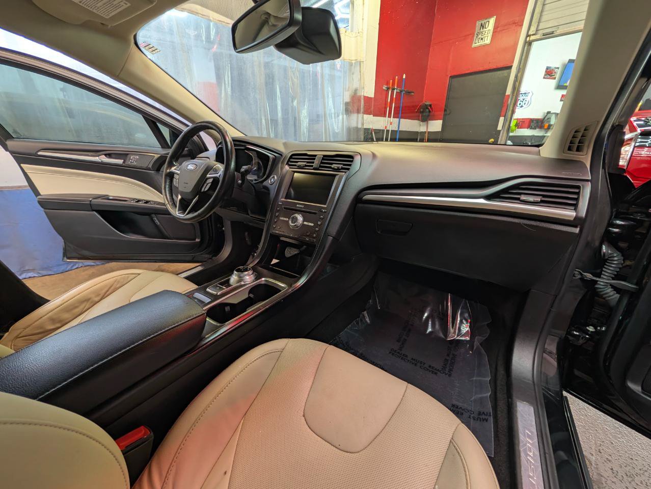 Used 2018 Ford Fusion Energi Titanium FWD image 11