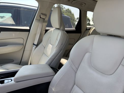 Used 2023 Volvo XC60 B6 Ultimate w/ Protection Package Premier AWD/4WD image 17