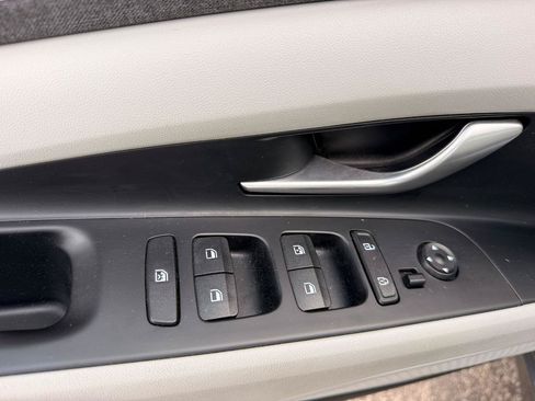 Used 2025 Hyundai Elantra Limited FWD image 28