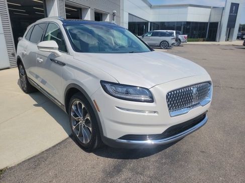 Certified 2022 Lincoln Nautilus Reserve w/ Luxury Package AWD/4WD image 11