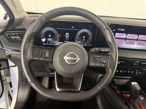 Used 2025 Nissan Kicks SR w/ Illumination Package FWD image 20