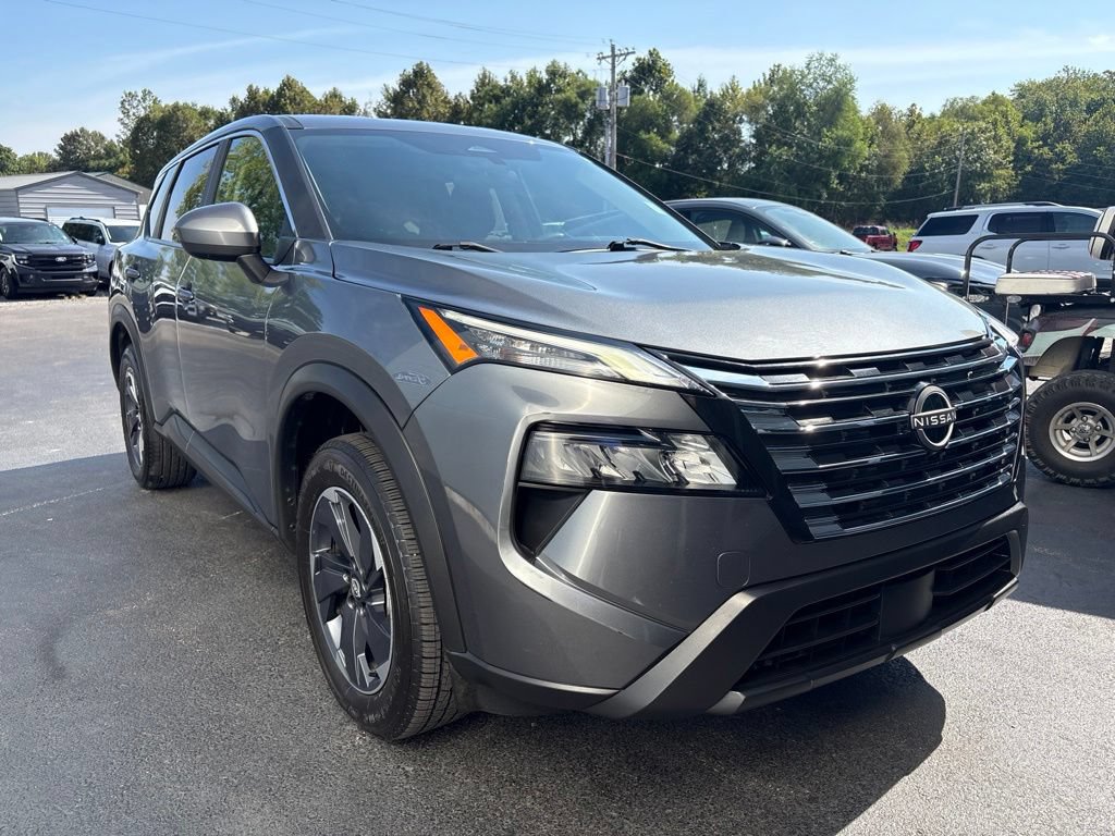 Used 2024 Nissan Rogue SV FWD image 2