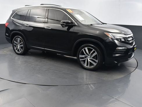 Used 2017 Honda Pilot Touring image 3
