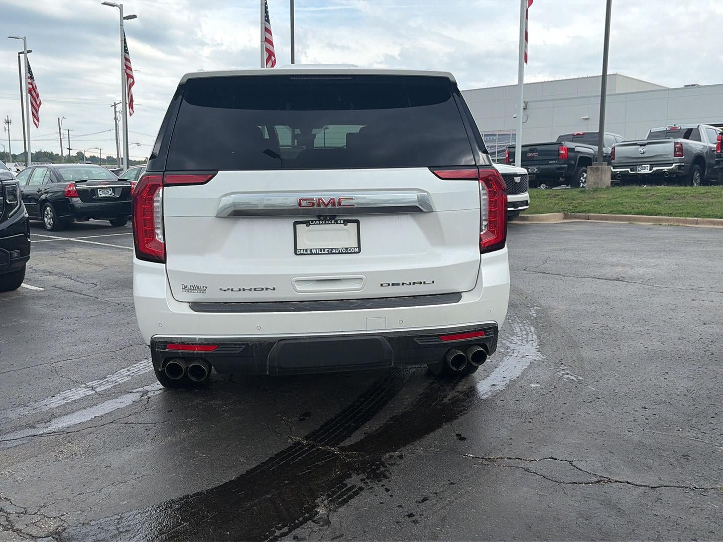 Used 2021 GMC Yukon XL Denali w/ Denali Premium Package AWD/4WD image 4