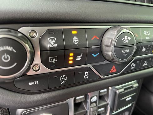 New 2026 Jeep Wrangler Unlimited Sahara AWD/4WD image 39