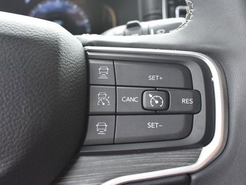 Used 2023 Jeep Wagoneer L Series II RWD image 22