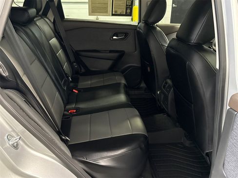 Used 2023 Nissan Rogue SV image 14