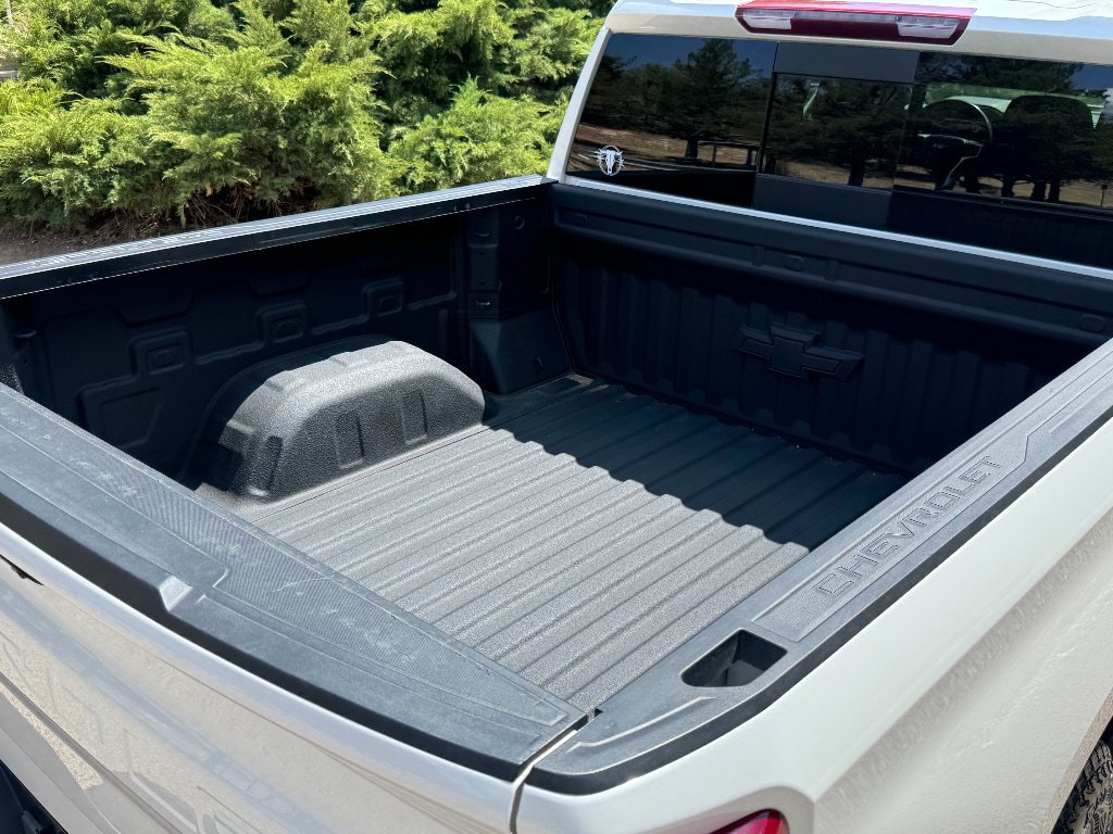 Used 2024 Chevrolet Silverado 1500 LTZ AWD/4WD image 6