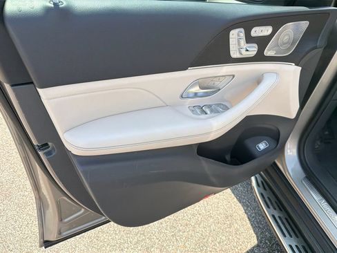 Used 2020 Mercedes-Benz GLS 450 4MATIC image 10