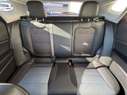 Used 2025 Chevrolet Trax LT image 38