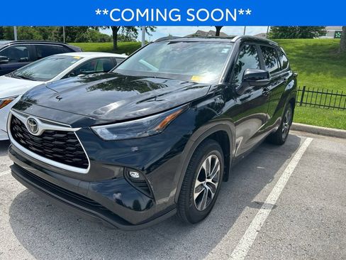 Used 2024 Toyota Highlander XLE AWD/4WD image 1
