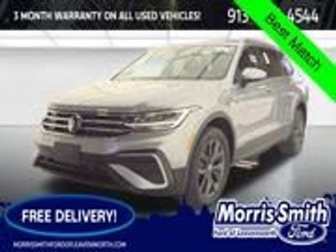Used 2022 Volkswagen Tiguan SE image 1