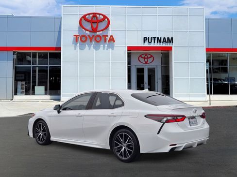 Used 2021 Toyota Camry SE w/ Convenience Package FWD image 6