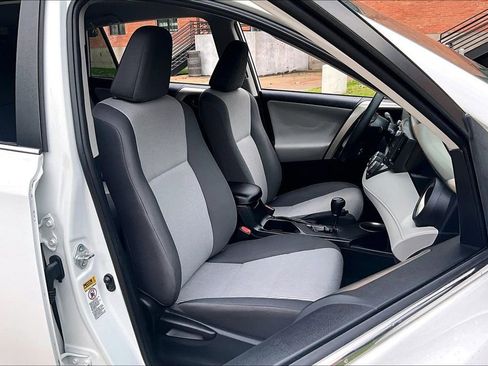 Used 2015 Toyota RAV4 LE image 9