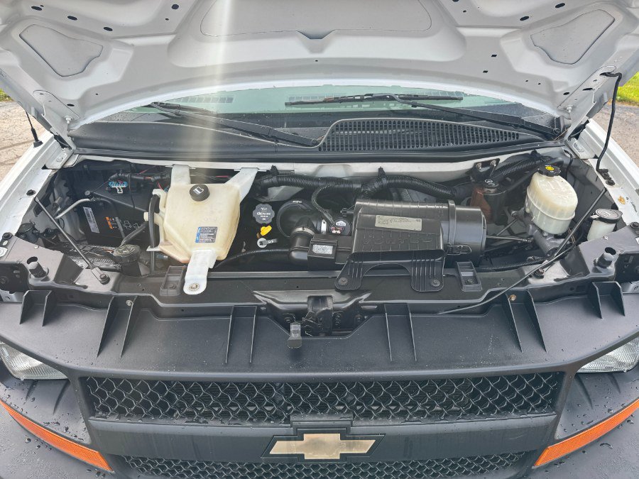 Used 2015 Chevrolet Express 3500 RWD image 21