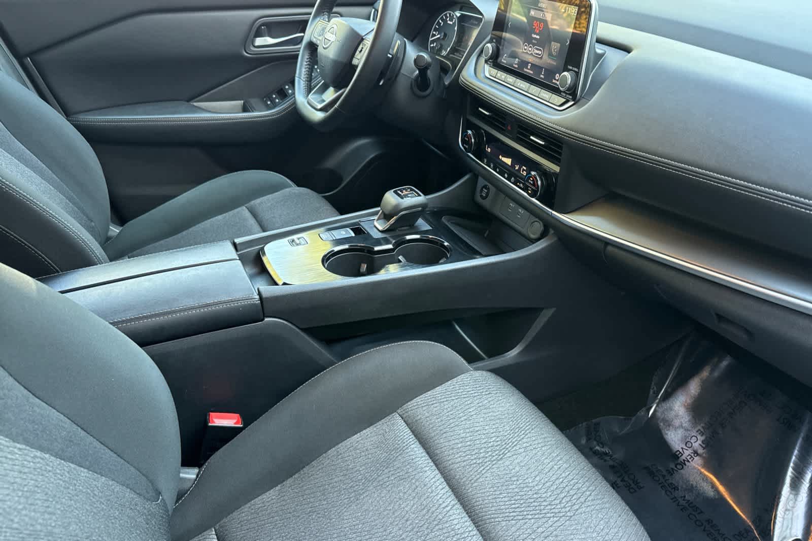 Used 2025 Nissan Rogue SV FWD image 16