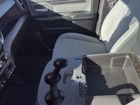 Used 2021 RAM 2500 Big Horn image 21