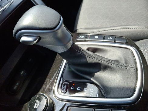 Used 2024 Kia Seltos SX image 14