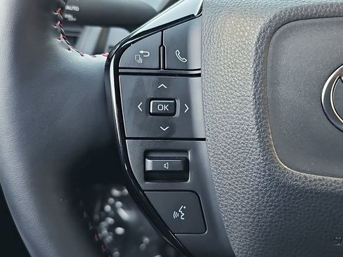 Certified 2025 Toyota Prius Plug-In Hybrid image 11