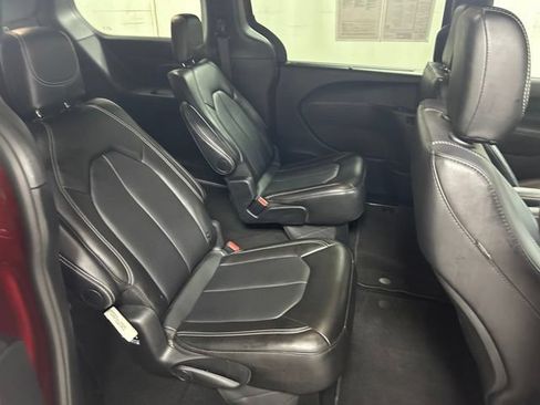 Used 2025 Chrysler Pacifica Select FWD image 14