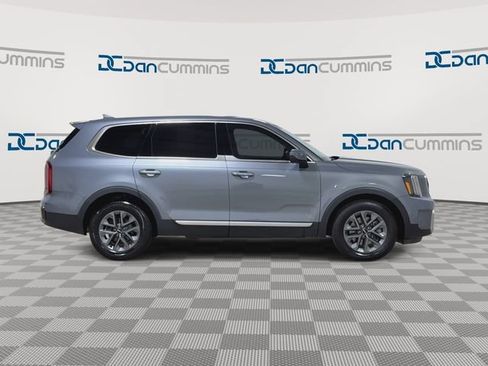 Used 2024 Kia Telluride LX AWD/4WD image 2