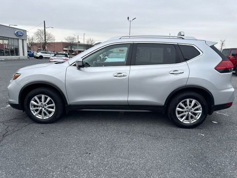 Used 2017 Nissan Rogue SV image 2