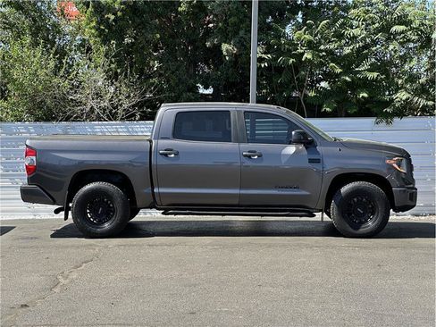 Used 2017 Toyota Tundra Limited w/ Limited Premium Package AWD/4WD image 9