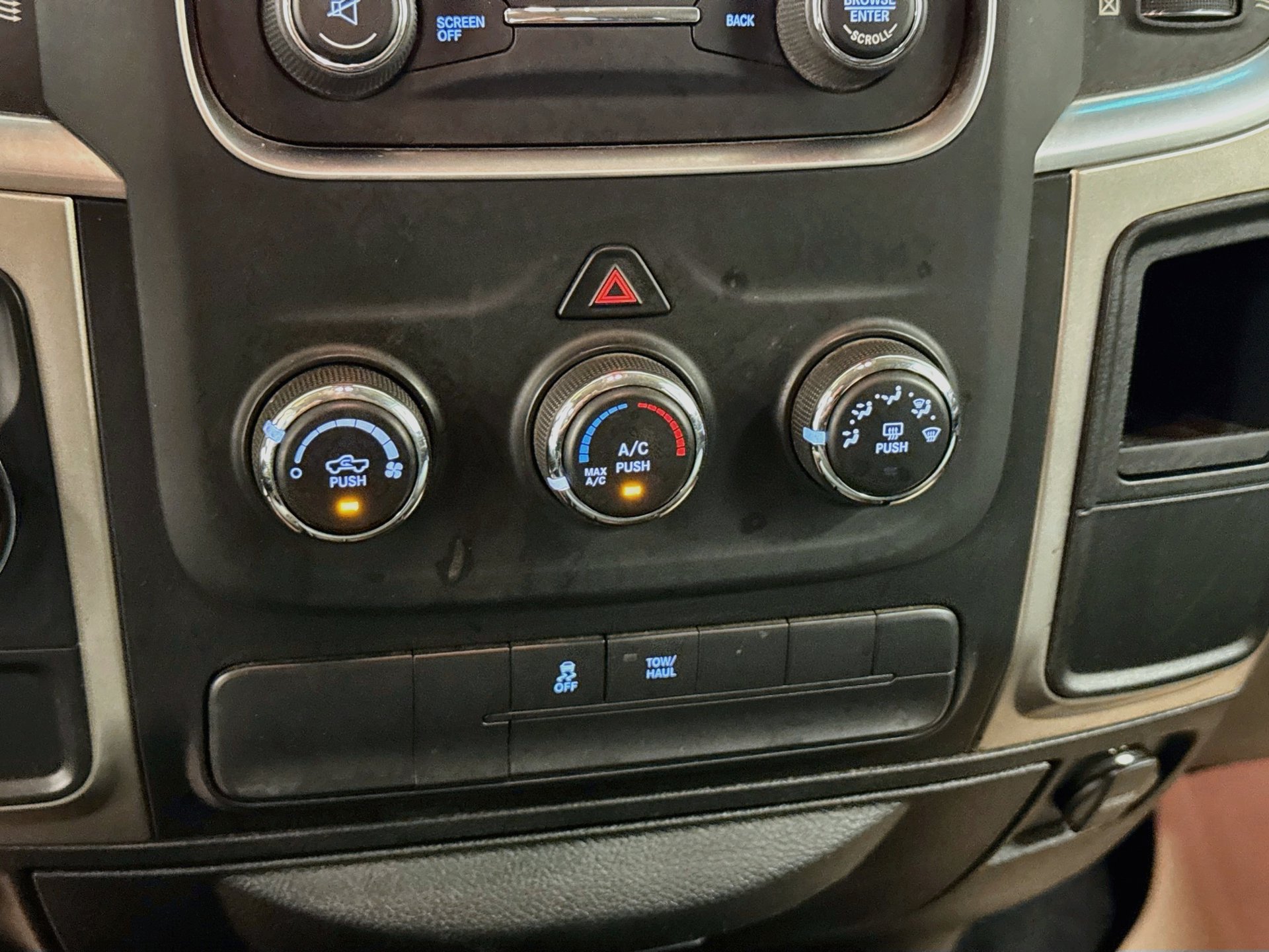 Used 2019 RAM 1500 Classic SLT RWD image 16