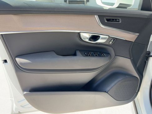 Certified 2025 Volvo XC90 B6 Plus image 21