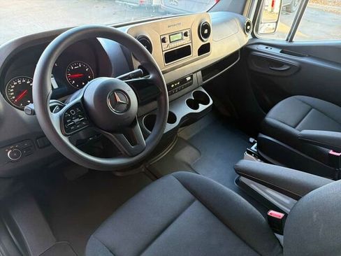 Used 2024 Mercedes-Benz Sprinter 2500 image 11