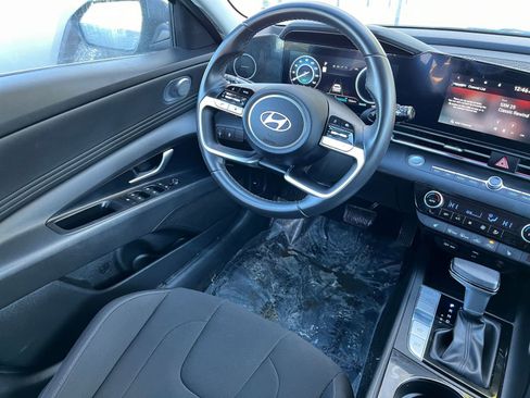 Used 2025 Hyundai Elantra SEL image 30