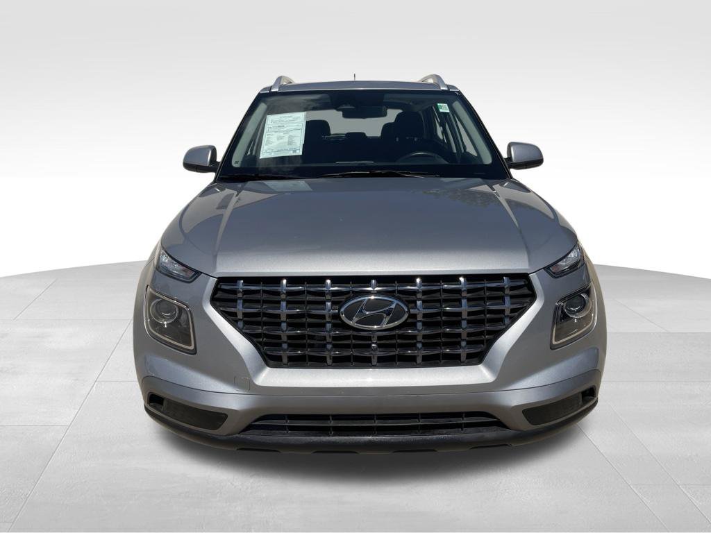 Used 2025 Hyundai Venue SEL FWD image 2