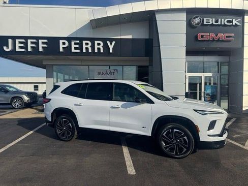 Used 2025 Buick Enclave Sport Touring image 1