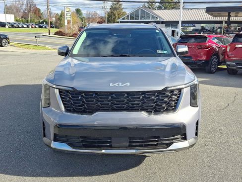 Used 2024 Kia Sorento S image 2