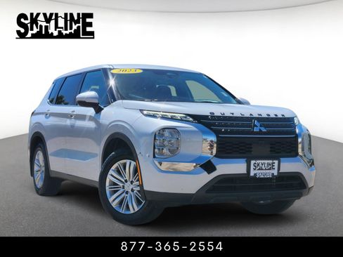 Used 2023 Mitsubishi Outlander ES FWD image 1
