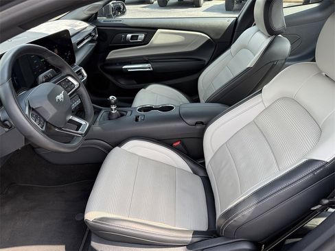Used 2024 Ford Mustang GT Premium image 9