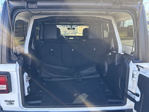 Used 2023 Jeep Wrangler Sahara image 34