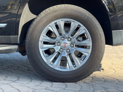 Used 2025 GMC Yukon Denali AWD/4WD image 2