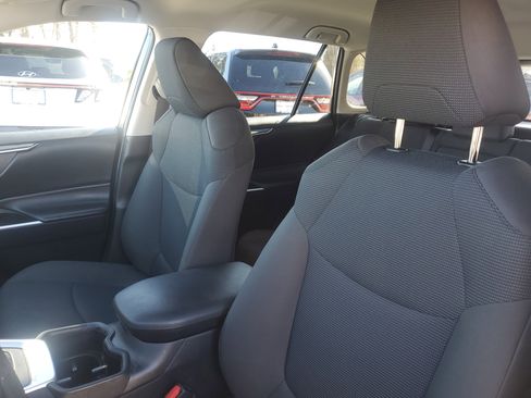 Used 2024 Toyota RAV4 LE image 16