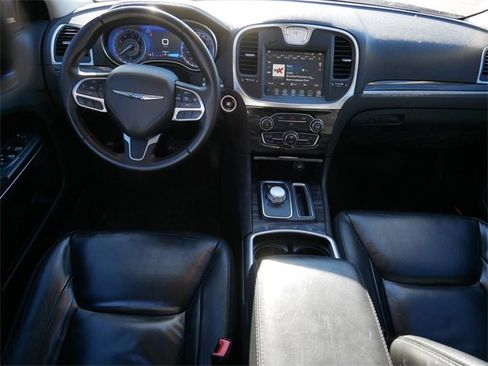Used 2017 Chrysler 300 Limited image 11