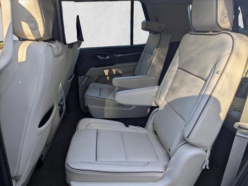 Used 2023 GMC Yukon Denali w/ Denali Reserve Package image 13