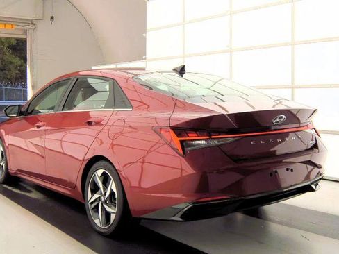 Used 2023 Hyundai Elantra Limited FWD image 4