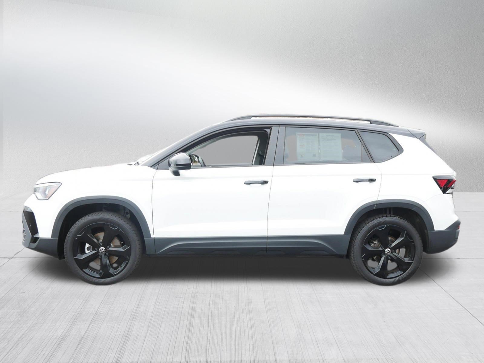 Used 2025 Volkswagen Taos SE AWD/4WD image 4