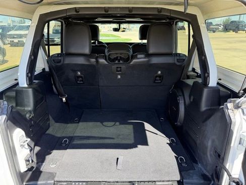 Used 2018 Jeep Wrangler Unlimited Sahara image 7