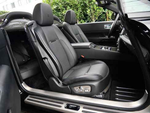 Used 2020 Rolls-Royce Dawn image 4