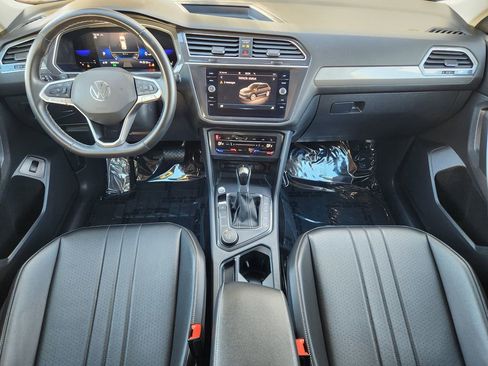 Used 2022 Volkswagen Tiguan SE image 10