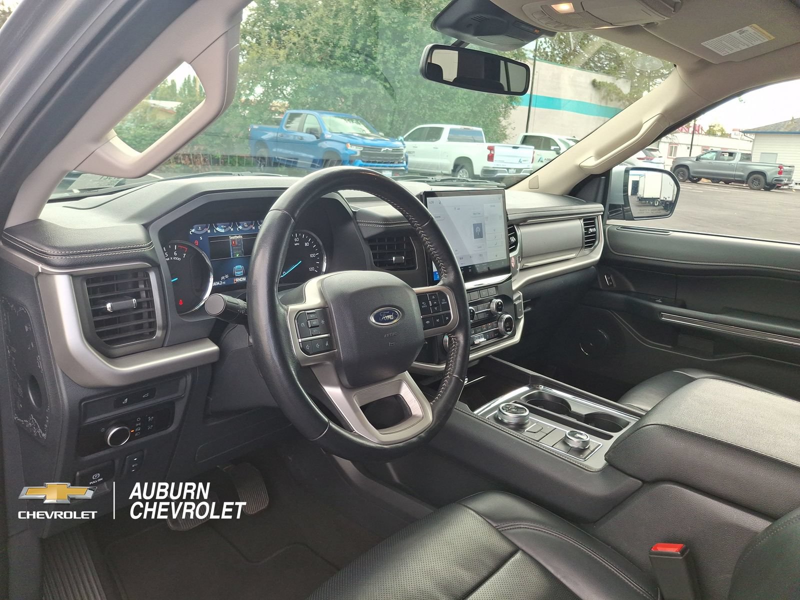 Used 2024 Ford Expedition XLT AWD/4WD image 16