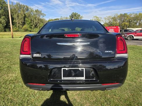 Used 2019 Chrysler 300 S image 5