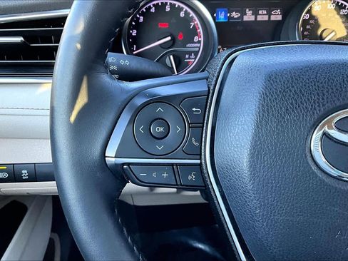 Used 2018 Toyota Camry XLE image 23