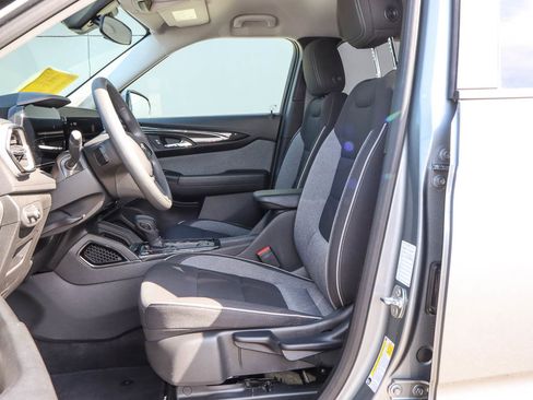 Used 2025 Chevrolet TrailBlazer LT AWD/4WD image 7
